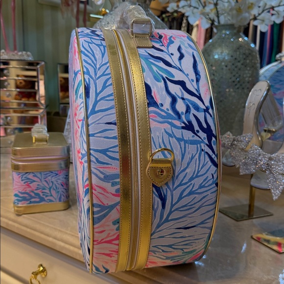 NWT Lilly Pulitzer Carry-On Luggage Set, Kaleidoscope 5 Piece Set, So Beautiful - Picture 4 of 16